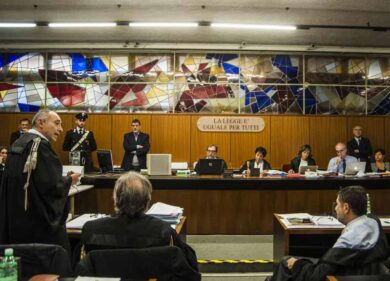 Mafia Capitale: in 13 a giudizio per falso. Coinvolta una deputata Pd