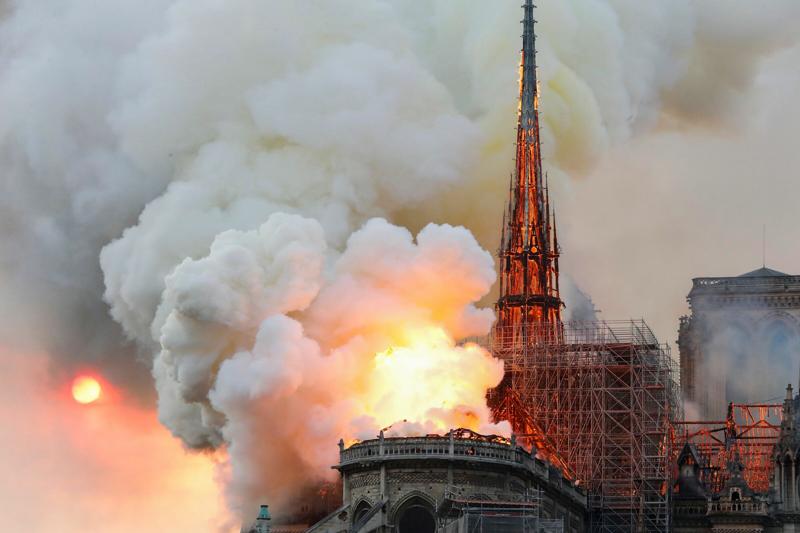 Notre Dame non sarà mai più la stessa. E nessuno può gioirne Notre Dame non sarà mai più la stessa. E nessuno può gioirne