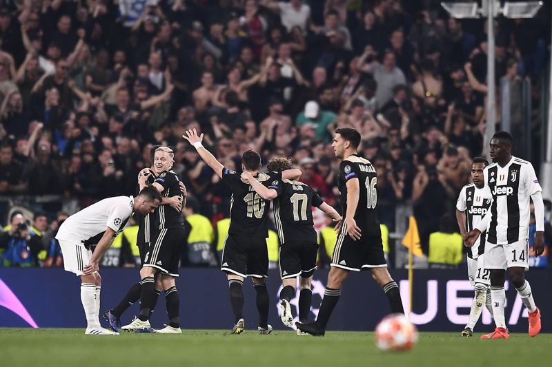 Rai, che tristezza vedere Juventus-Ajax su Sky e non sul Servizio Pubblico Rai, che tristezza vedere Juventus-Ajax su Sky e non sul Servizio Pubblico