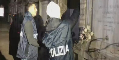 Droga e armi tra i loculi del cimitero del Verano: scoperte 110 mila dosi