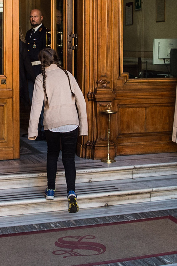 Clima, Greta Thunberg parla al Senato: “Ci avete scippato il futuro”. FOTO Clima, Greta Thunberg parla al Senato: “Ci avete scippato il futuro”. FOTO