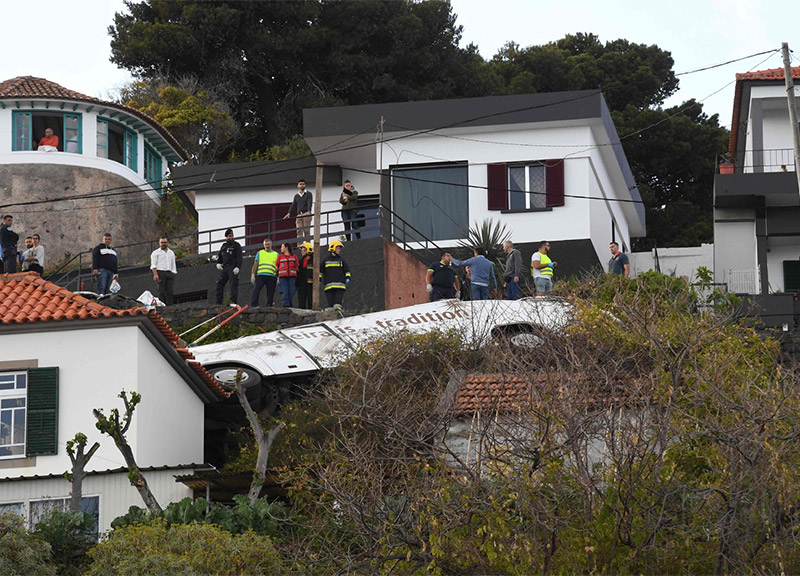 Incidente Portogallo: autobus nella scarpata, 29 morti. Video Incidente Portogallo: autobus nella scarpata, 29 morti. Video