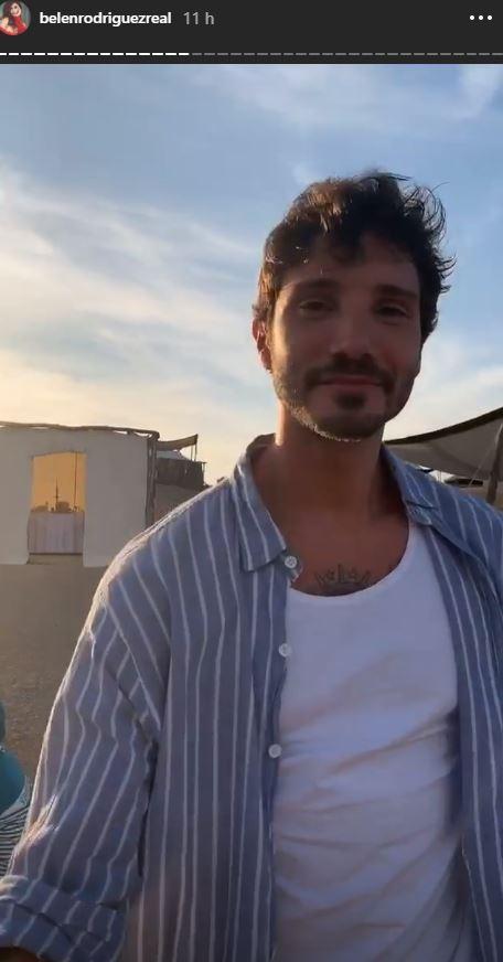 Belen e Stefano De Martino, nel deserto rinasce l’amore. FOTO