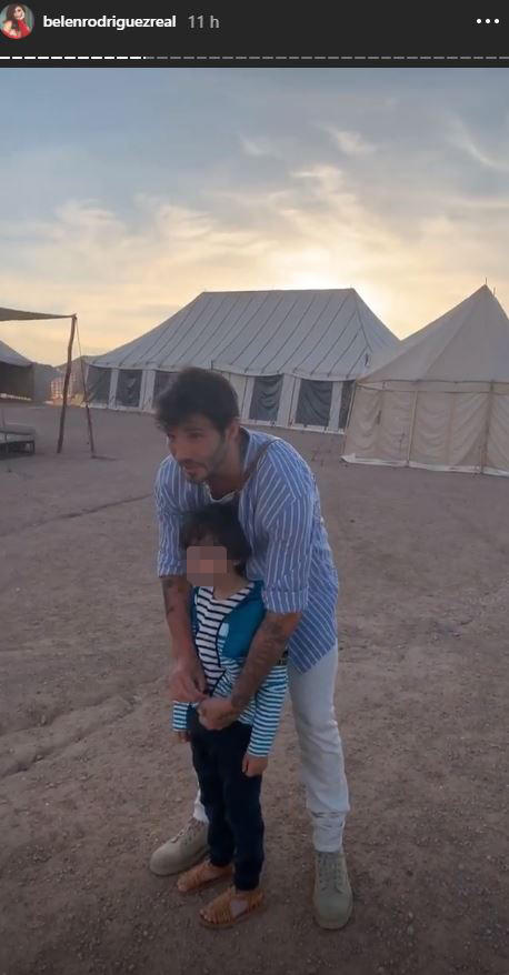 Belen e Stefano De Martino, nel deserto rinasce l’amore. FOTO