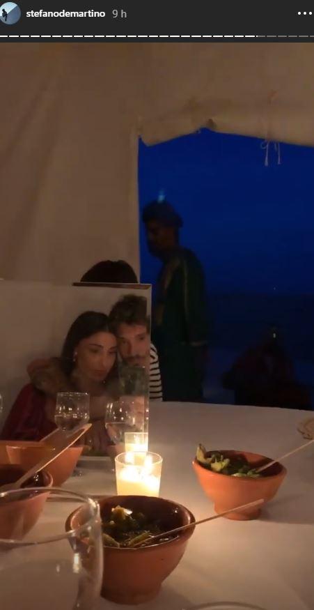 Belen e Stefano De Martino, nel deserto rinasce l’amore. FOTO
