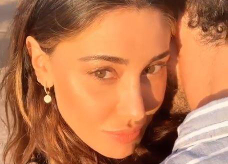 Belen e Stefano De Martino, nel deserto rinasce l’amore. FOTO