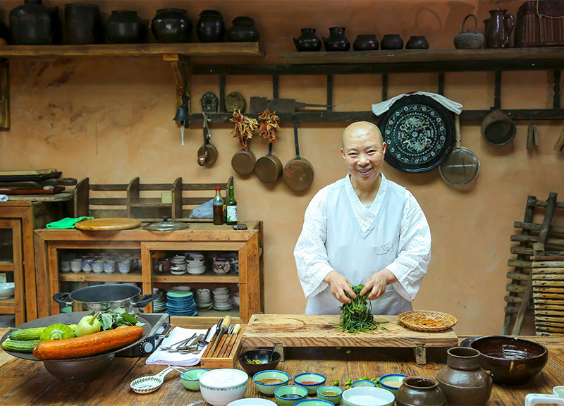 I segreti in cucina della “cuoca monaca coreana”, la buddista Jeong Kwan I segreti in cucina della “cuoca monaca coreana”, la buddista Jeong Kwan