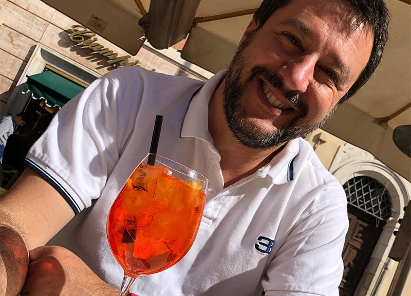 Salvini e la strategia della celebrity. Perfetto esempio di politica pop