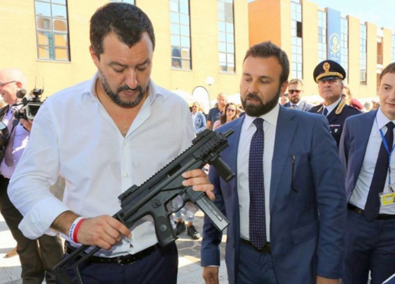 Salvini e la strategia della celebrity. Perfetto esempio di politica pop