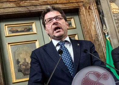 Giorgetti: “Maroni cerca di rientrare. Non sono io il problema del governo”