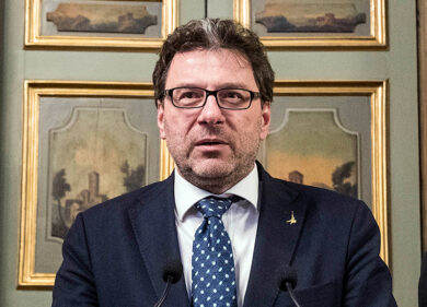 Lega, “Giorgetti da sempre l’uomo delle nomine. Anche ai tempi di Bossi…”