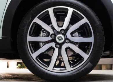 Renault-Nissan studiano le nozze. Matrimonio alla pari in una holding