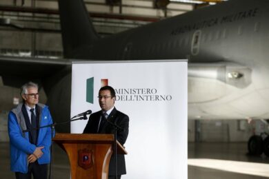 Immigrazione, arrivato in Italia aereo dalla Libia con 147 rifugiati