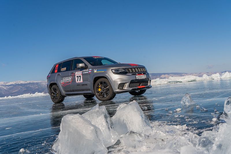 Jeep Grand Cherokee Trackhawk, raggiunti i 280 Km/h sul lago Baikal Jeep Grand Cherokee Trackhawk, raggiunti i 280 Km/h sul lago Baikal