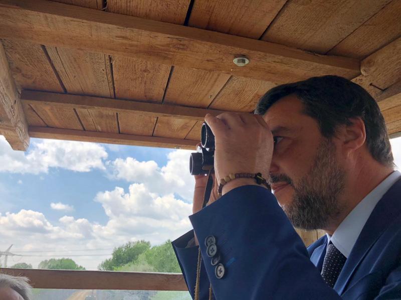 Governo, Salvini: “Con Di Maio avanti. Siri?Una poltrona non fa la differenza” Governo, Salvini: “Con Di Maio avanti. Siri?Una poltrona non fa la differenza”