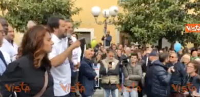 Scuola, Salvini: “Proporrò la reintroduzione del grembiulino”