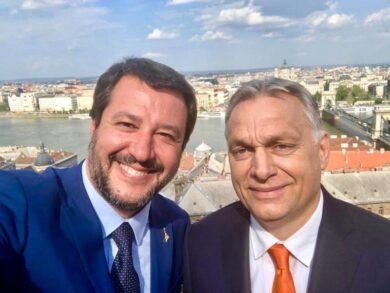 Papa Francesco richiama Orban e Salvini: “Non chiudere la porta ai migranti”