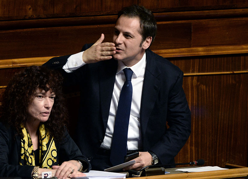 “Siri vittima della macchina del fango”. Sei d’accordo? “Siri vittima della macchina del fango”. Sei d’accordo?