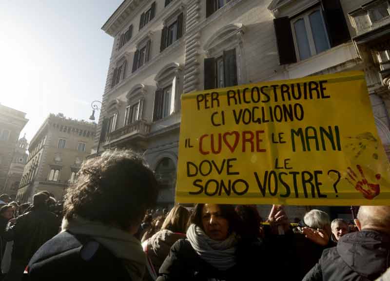 Terremoto centro Italia, vittime in marcia su Roma: “Abbandonati dal Governo” Terremoto centro Italia, vittime in marcia su Roma: “Abbandonati dal Governo”