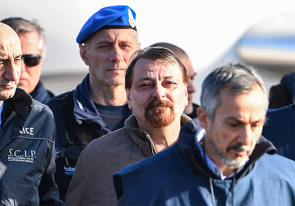 Cesare Battisti, un documento firmato da Orlando potrebbe “salvarlo” Cesare Battisti, un documento firmato da Orlando potrebbe “salvarlo”