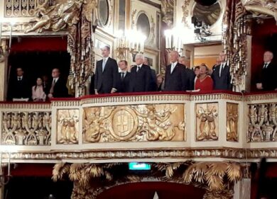 Mattarella al San Carlo di Napoli per il Simposio Cotec, applausi per Noemi
