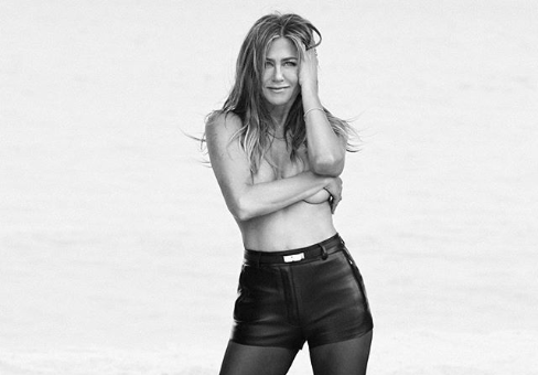 Jennifer Aniston, topless a 50 anni: ‘Sono aperta all’amore’ Jennifer Aniston, topless a 50 anni: ‘Sono aperta all’amore’
