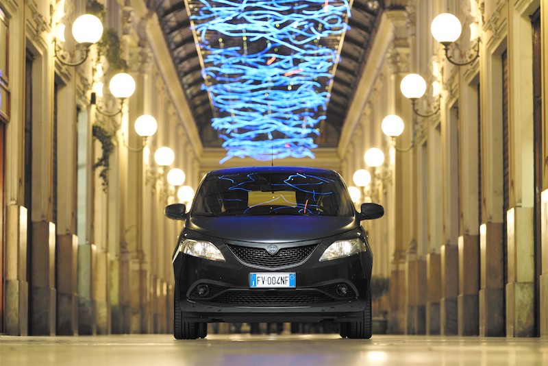 Lancia Ypsilon Black and Noir: la Fashion City Car per eccellenza