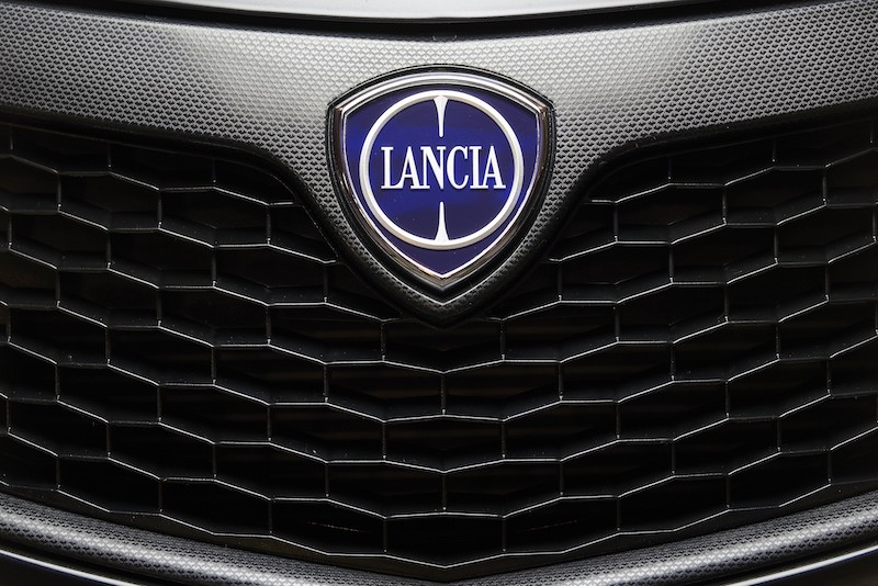 Lancia Ypsilon Black and Noir: la Fashion City Car per eccellenza