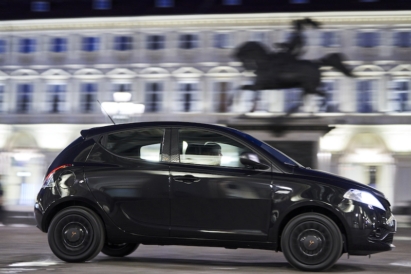 Lancia Ypsilon Black and Noir: la Fashion City Car per eccellenza
