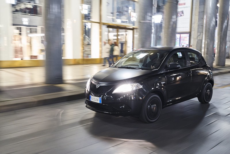 Lancia Ypsilon Black and Noir: la Fashion City Car per eccellenza