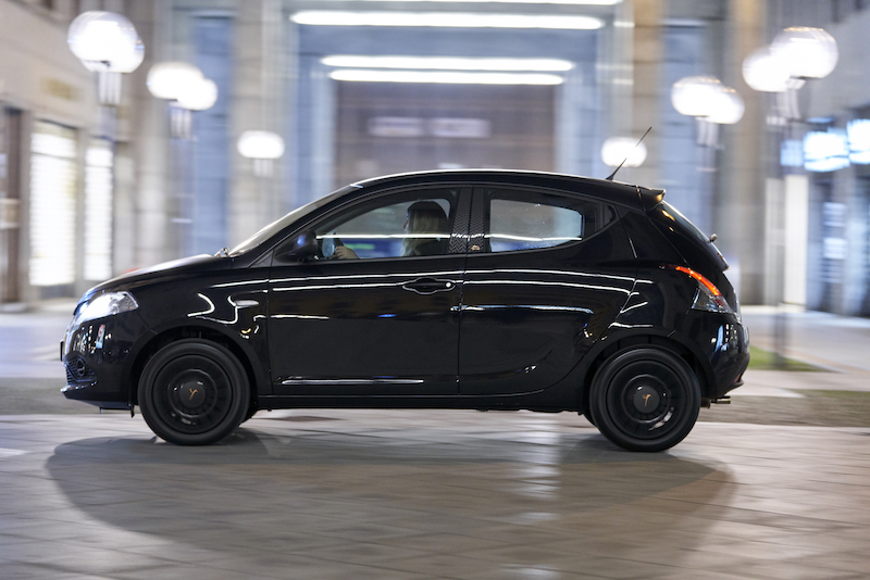 Lancia Ypsilon Black and Noir: la Fashion City Car per eccellenza