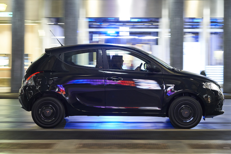 Lancia Ypsilon Black and Noir: la Fashion City Car per eccellenza