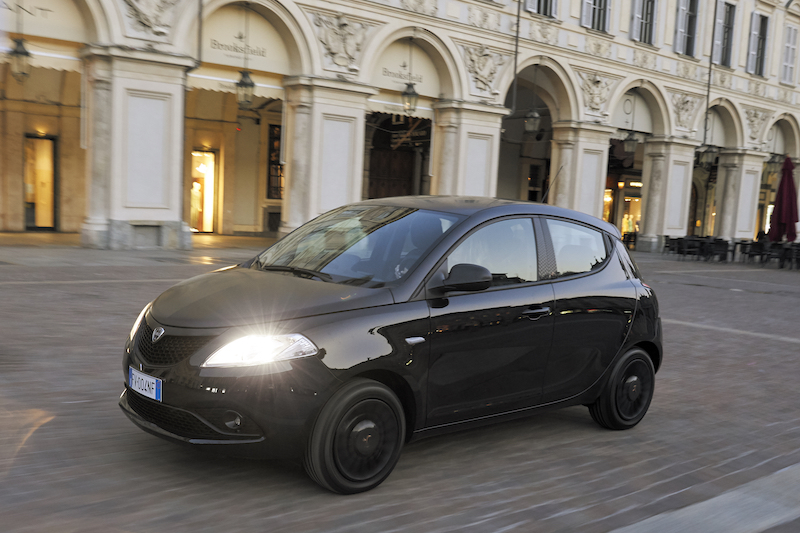 Lancia Ypsilon Black and Noir: la Fashion City Car per eccellenza