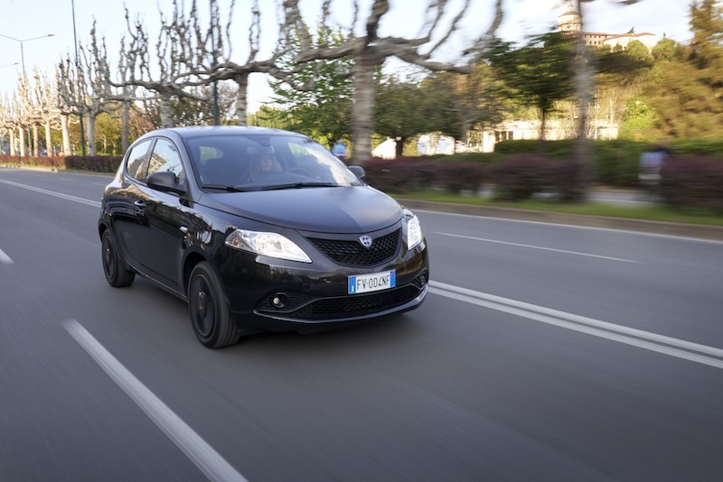 Lancia Ypsilon Black and Noir: la Fashion City Car per eccellenza