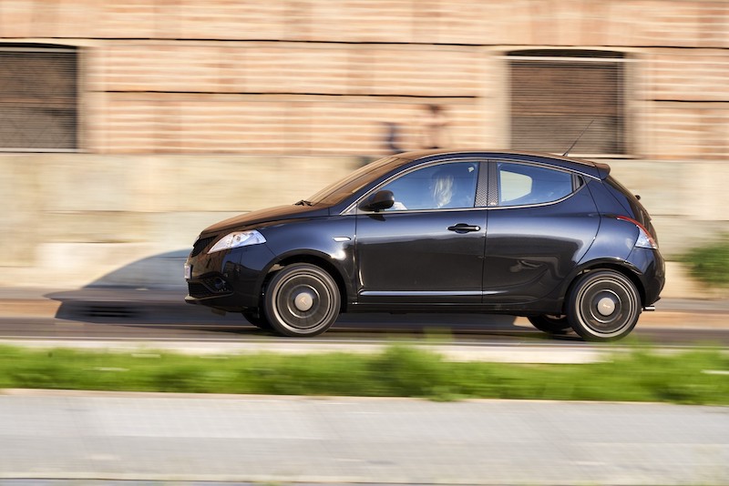 Lancia Ypsilon Black and Noir: la Fashion City Car per eccellenza