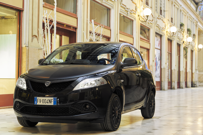 Lancia Ypsilon Black and Noir: la Fashion City Car per eccellenza