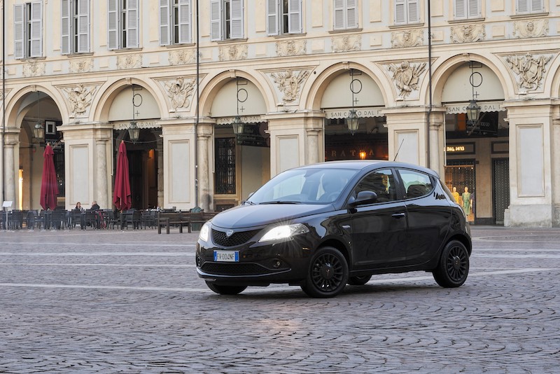 Lancia Ypsilon Black and Noir: la Fashion City Car per eccellenza