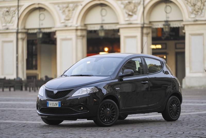 Lancia Ypsilon Black and Noir: la Fashion City Car per eccellenza