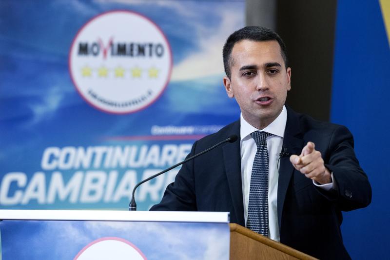Di Maio annuncia che il salario minimo orario sarà legge ad agosto Di Maio annuncia che il salario minimo orario sarà legge ad agosto