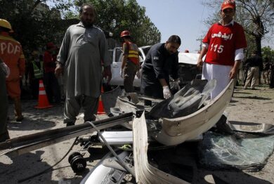 Pakistan, esplosione davanti al tempio sufi. 6 morti