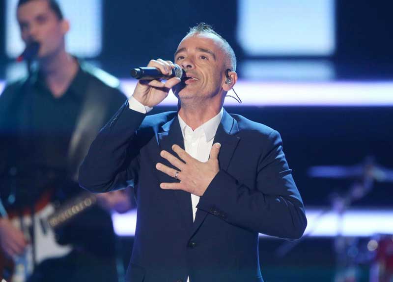 Eros Ramazzotti interrompe il tour: “Devo operarmi alle corde vocali” Eros Ramazzotti interrompe il tour: “Devo operarmi alle corde vocali”