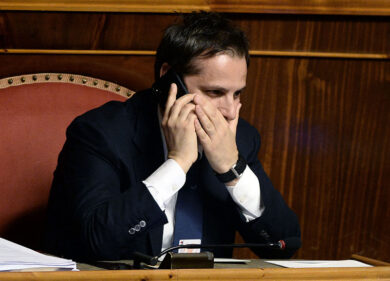 Siri, Conte pronto a “dimetterlo”. Sms e mail svelano i rapporti con Arata