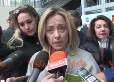 Meloni: “Deriva pericolosa stabilire chi puo’ esporre un libro e chi no”