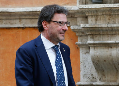 Governo, Giorgetti commissario Ue? Ok di Salvini, al M5S l’idea non dispiace