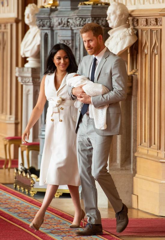 Royal baby, Meghan Markle e Harry nella bufera: la dura accusa. ROYAL BABY NEWS