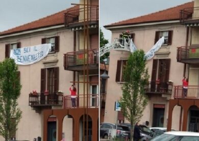 Salvini a Bergamo, Vigili del fuoco rimuovono striscione polemico. FOTO
