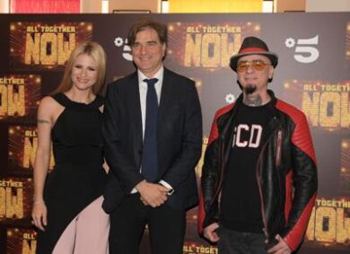 Michelle Hunziker presenta All Togheter Now con J-AX e il muro dei 100 giurati