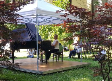 Piano City, concerto nel giardino di via Scaldasole