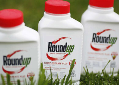 Bayer condannata a pagare 2 mld. Crolla il titolo in Borsa per i diserbanti