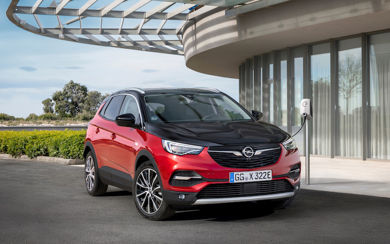 Opel alza il sipario sulla Grandland X Plug-In Hybrid a trazione integrale